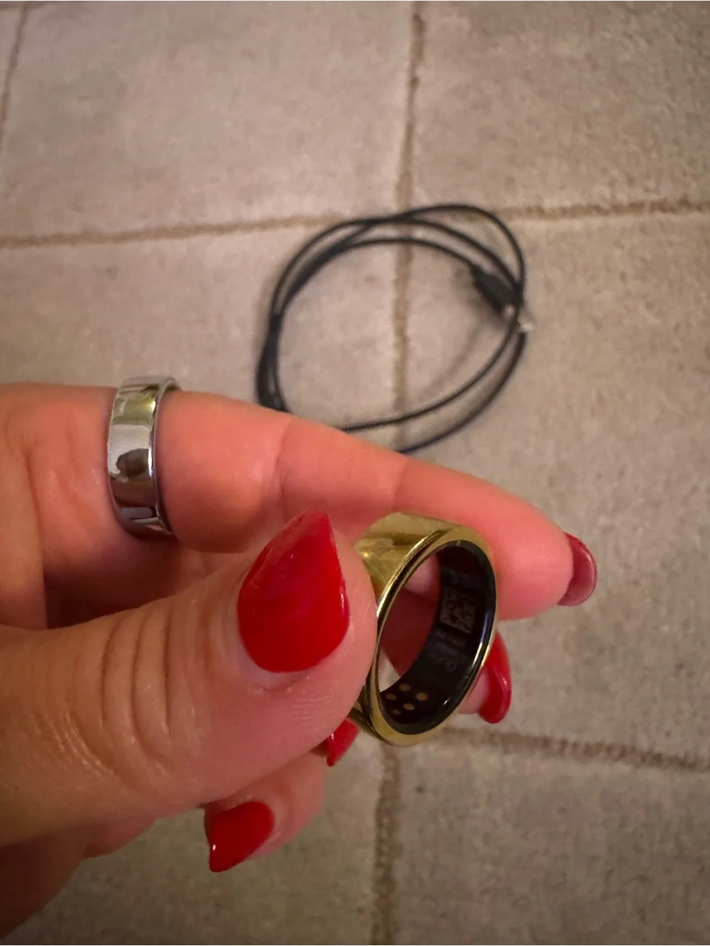 Oura ring - gen 3 - gold + 2 chargers